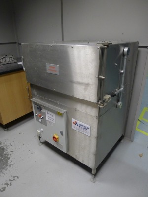 Non destructive testing booth and contents to include Johnson Allen 3KW drying oven S/N M302, stainless steel twin basin parts washing unit and fitted work bench throughout. (A Method Statement and Risk Assessment must be provided, reviewed and approved b - 2