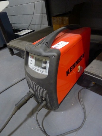 Kennedy synergic portable mig welder s/n 31554817