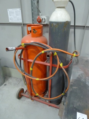 Matlock tubular steel bottle trolley with Oxy Acetylene torch (bottles not iuncluded)