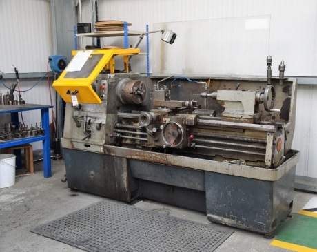 Colchester 600 gap bed centre lathe and associated tooling S/N7/020915441DD (Packing)