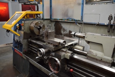 Colchester Mastiff gap bed centre lathe with workbench, tool cabinet and a quantity of tooling S/N 8/0004/03202 (A Method Statement and Risk Assessment must be provided, reviewed and approved by the Auctioneer prior to any removal work commencing on this - 2