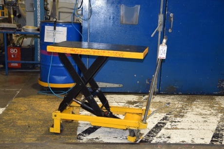 Unbranded 500 KG capacity scissor lift table (Bay 1)