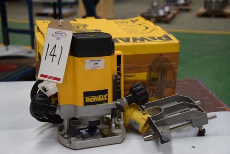 Dewalt DW615 110 volt hand router (Quality clinic)