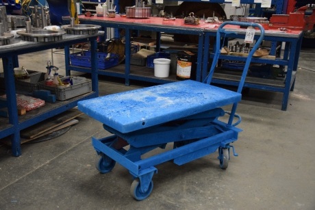 Unbranded 500 KG capacity scissor lift table (Bay 2)