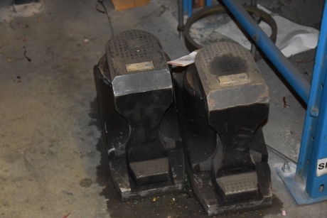 2 24 ton capacity toe jacks (Bay 3)