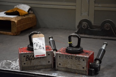 2 unbranded 250KG capacity lifting magnets (Bay 2)