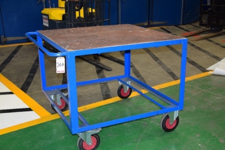 Steel mobile workbench 106cm x 106cm (Bay 1)