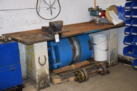 Cast iron workbench with Irwin vice 220cm x 100cm (Test/ Maintainance)