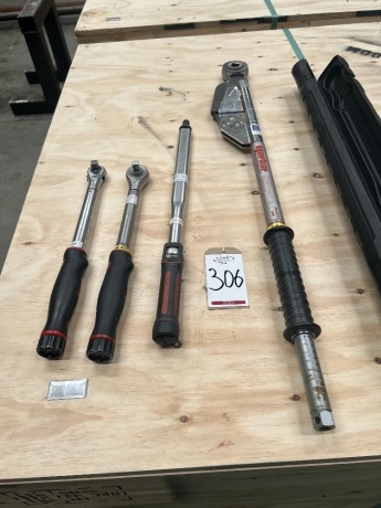 4 Torque Wrenches (Bay 3)
