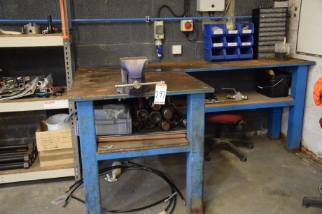Cast iron corner workbench with Irwin vice (Test/ Maintainance)
