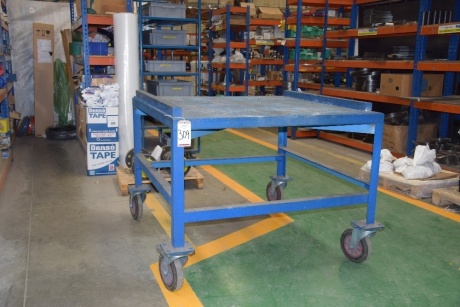 Welded steel mobile workbench 110 cm x 110 cm (Bay 2)