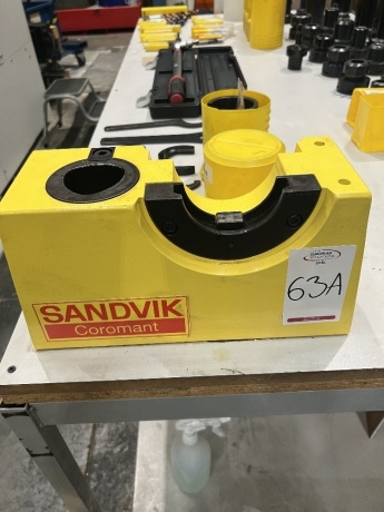 Sandvik Capto & BT50 Tool changing holder, with accompanying tool changing equipment (Bay 3)