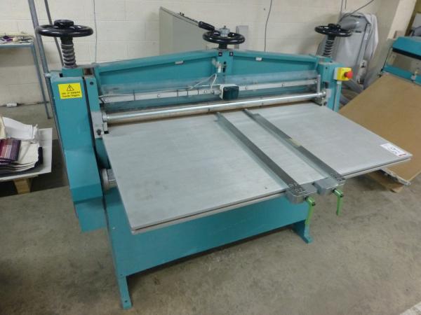 CMC Ariemat ABUBU handfeed creasing machine s/n 65511606 (1997) 1120 mm roller width with free standing control panel and delivery table