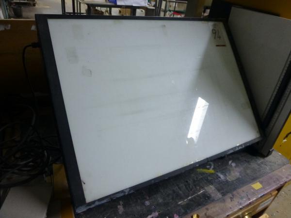 25" x 18" tabletop light box