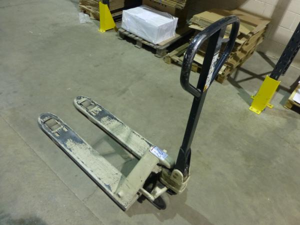 Crown 2300 Kg hand pallet truck s/n PTH50-20-39