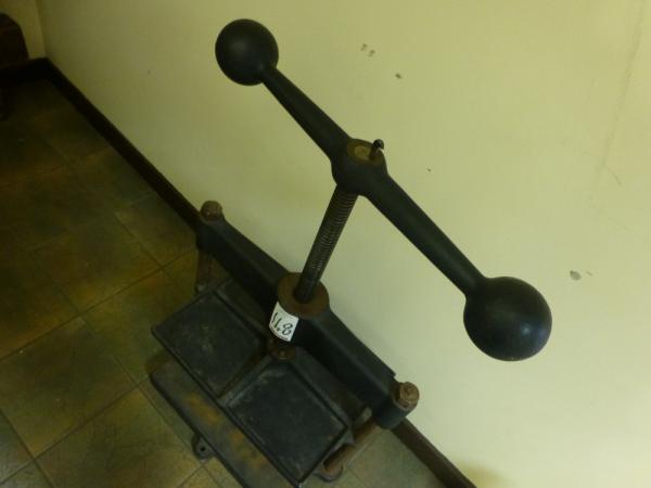20" x 15.5" replica antique book press