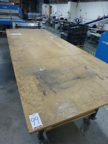 3380 mm x 1220 mm x 940 mm mobile layup table