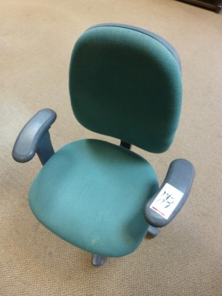 9x green twead upholstered swivel arm chairs