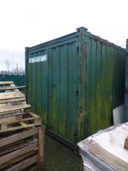 20' steel shipping container (green) (A Method Statement and Risk Assessment must be reviewed and approved by the Auctioneer prior to any removal work commencing on this lot.)
